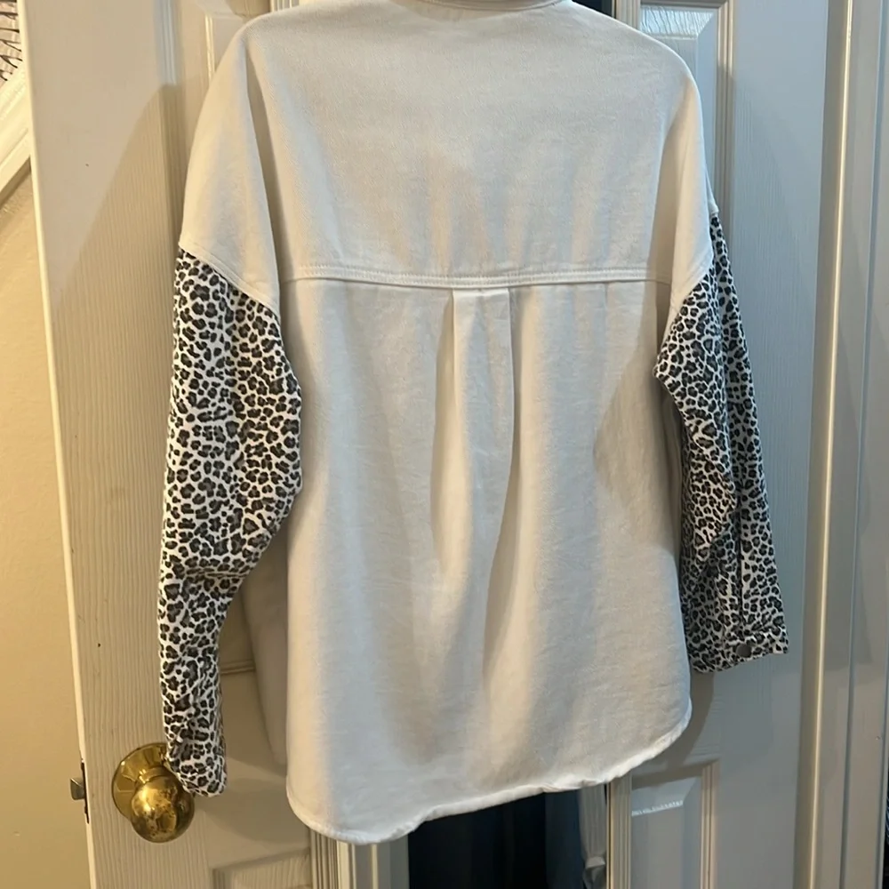 Shacket - Picture 7 of 7